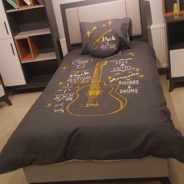Rock Modeli Genç Uyku Seti